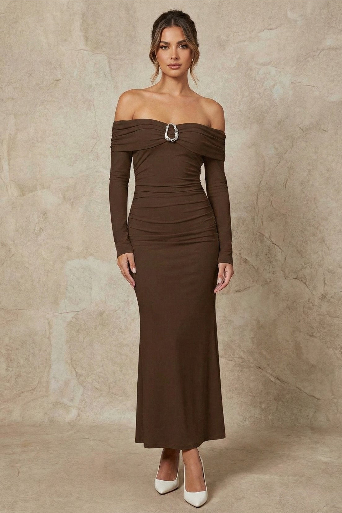 Kadın Düşük Omuzlu Toka Detaylı Vücuda Oturan Uzun Elbise | QUEENDA