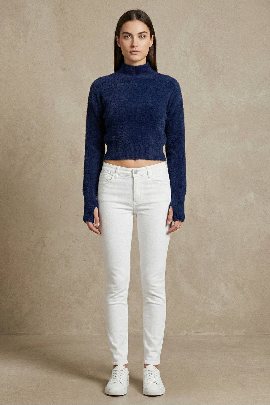 Kadın Yarım Balıkçı Uzun Kollu Parmak Geçmeli Crop Yumuşak Triko Kazak | QUEENDA