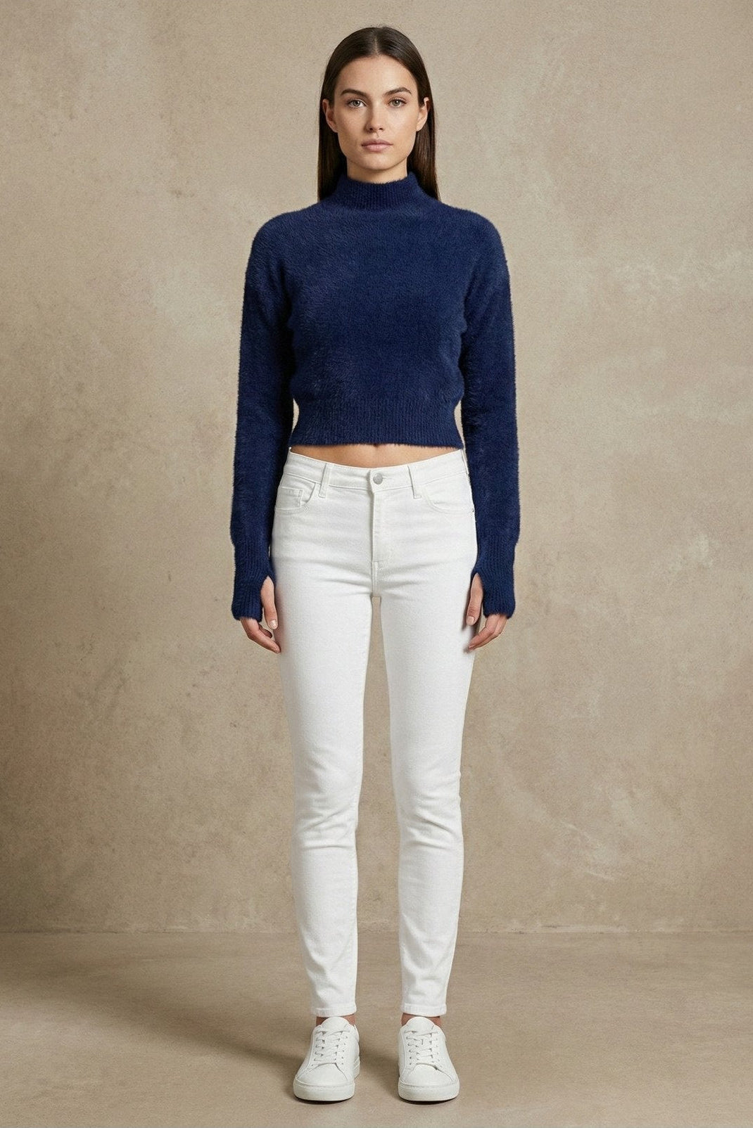 Kadın Yarım Balıkçı Uzun Kollu Parmak Geçmeli Crop Yumuşak Triko Kazak | QUEENDA