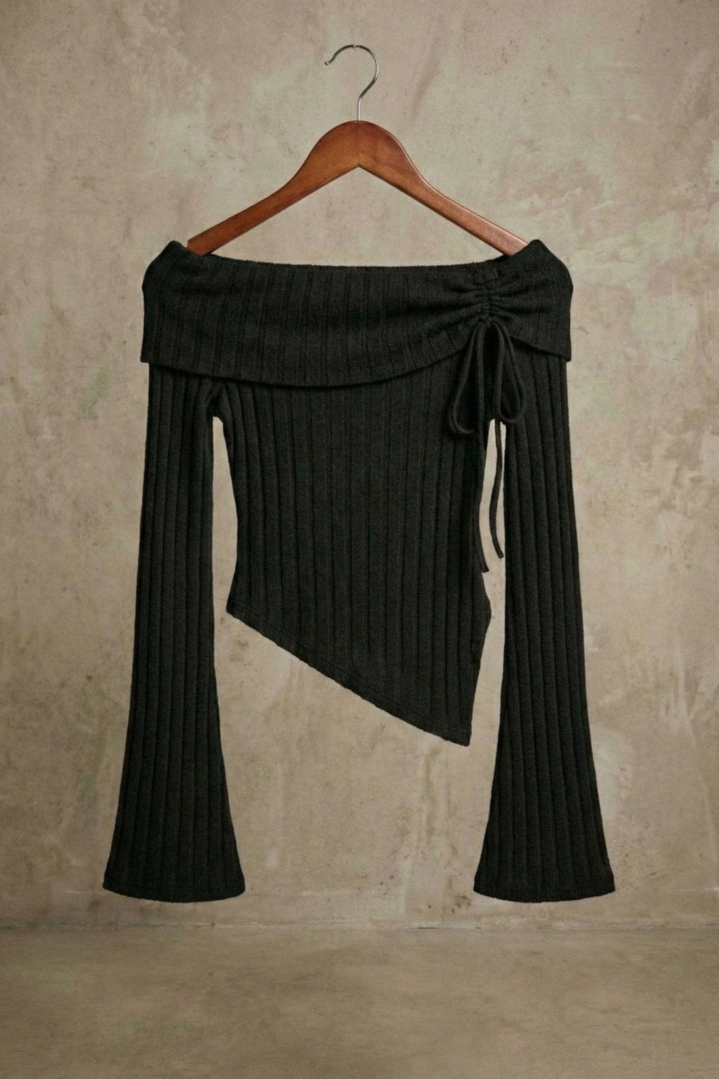 Kadın Straplez Yaka Bağcıklı Asimetrik Rib Triko Bluz | QUEENDA