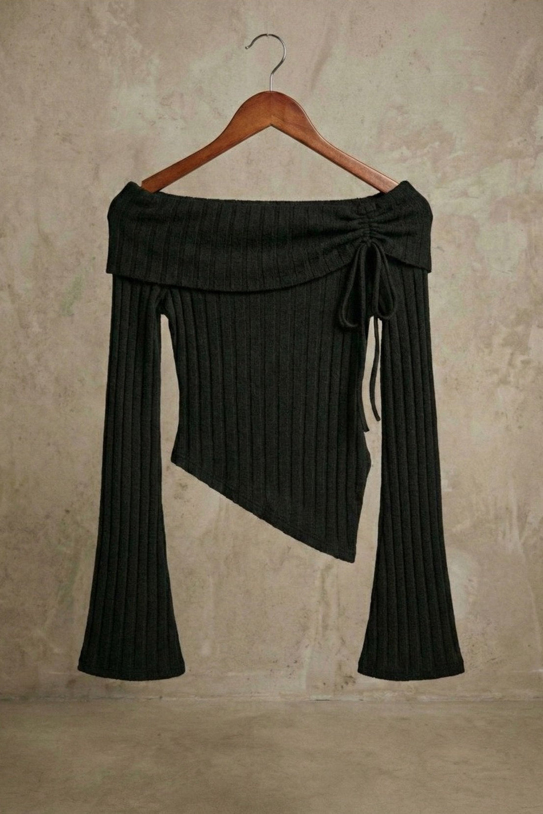 Kadın Straplez Yaka Bağcıklı Asimetrik Rib Triko Bluz | QUEENDA