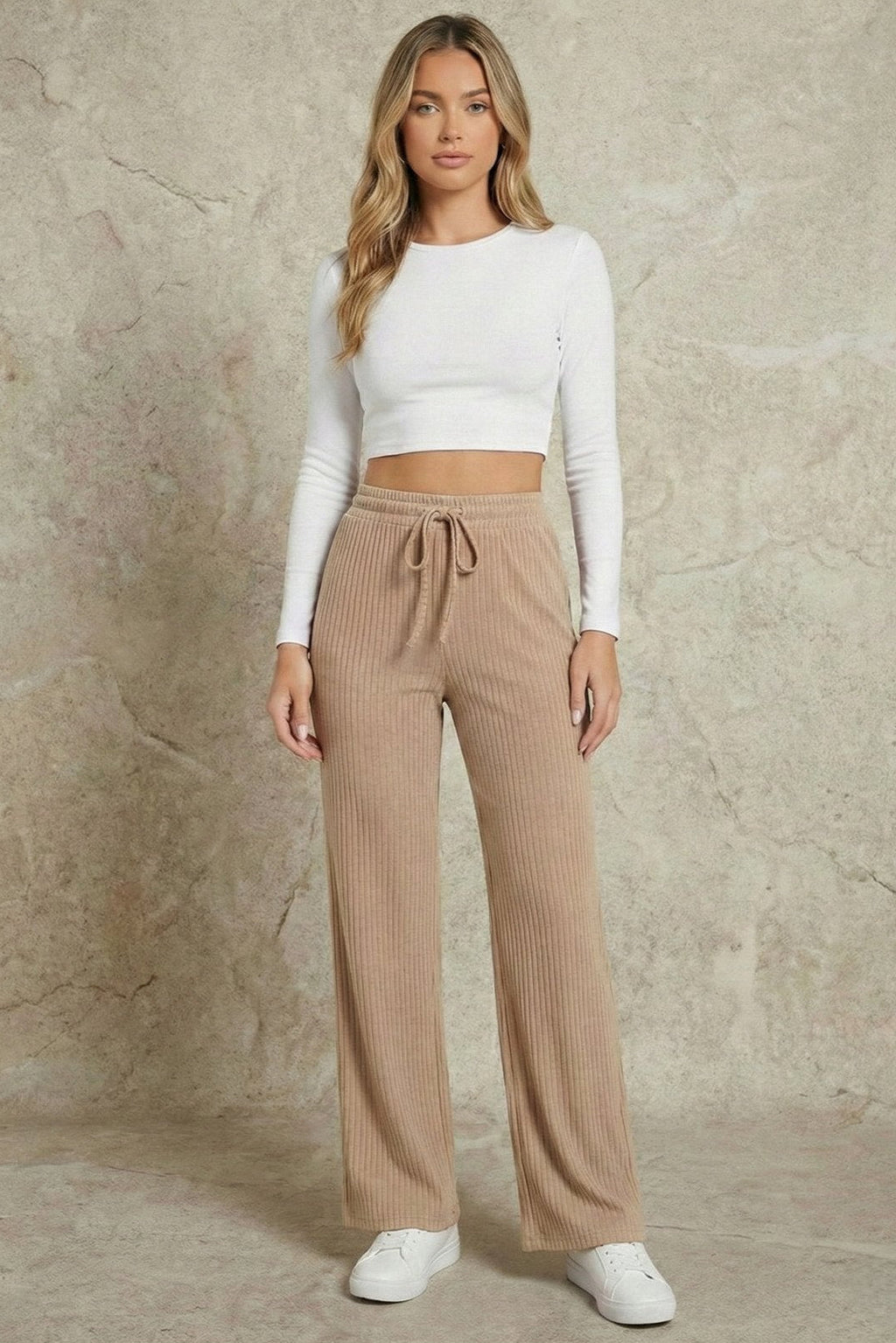 Kadın Yüksek Belli Kaşkorse kumaşlı Geniş Paça Pantolon | QUEENDA