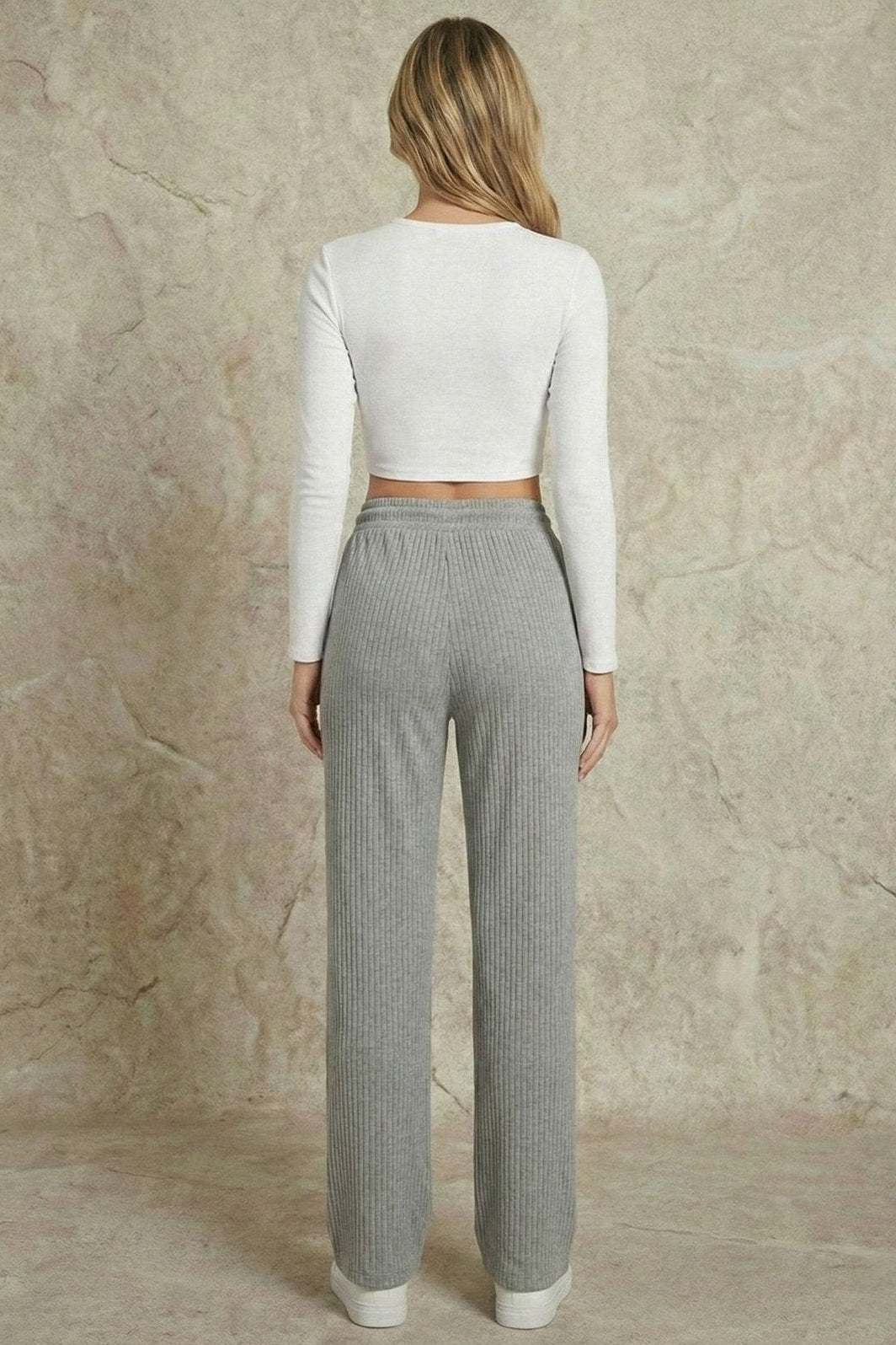 Kadın Yüksek Belli Kaşkorse kumaşlı Geniş Paça Pantolon | QUEENDA