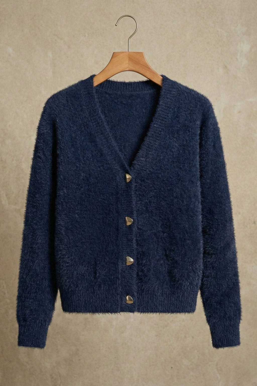 Kadın V Yaka Yumuşak Tüylü Düğmeli Triko Hırka | QUEENDA