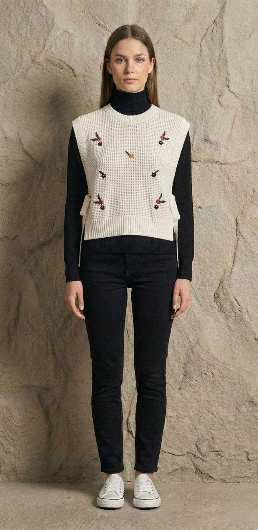 Çiçek Nakışlı Yanları Bağcıklı Bisiklet Yaka Triko Süveter | QUEENDA