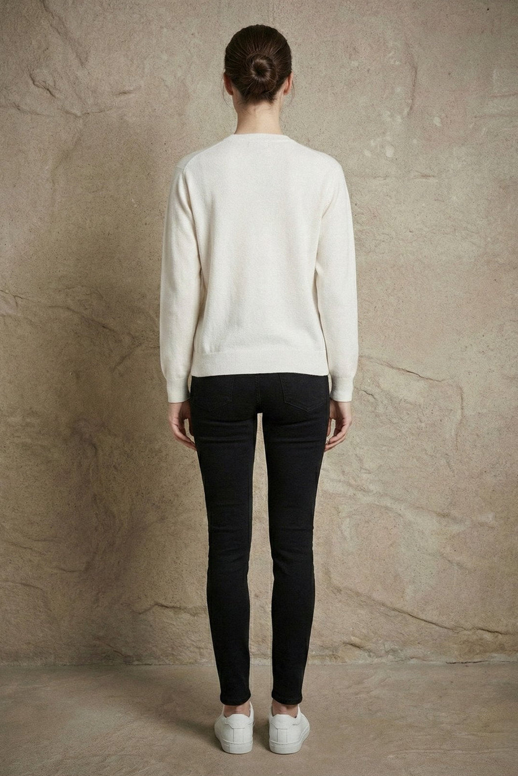 Kadın Çiçekli Boncuk İşlemeli Düğmeli Triko Hırka | QUEENDA