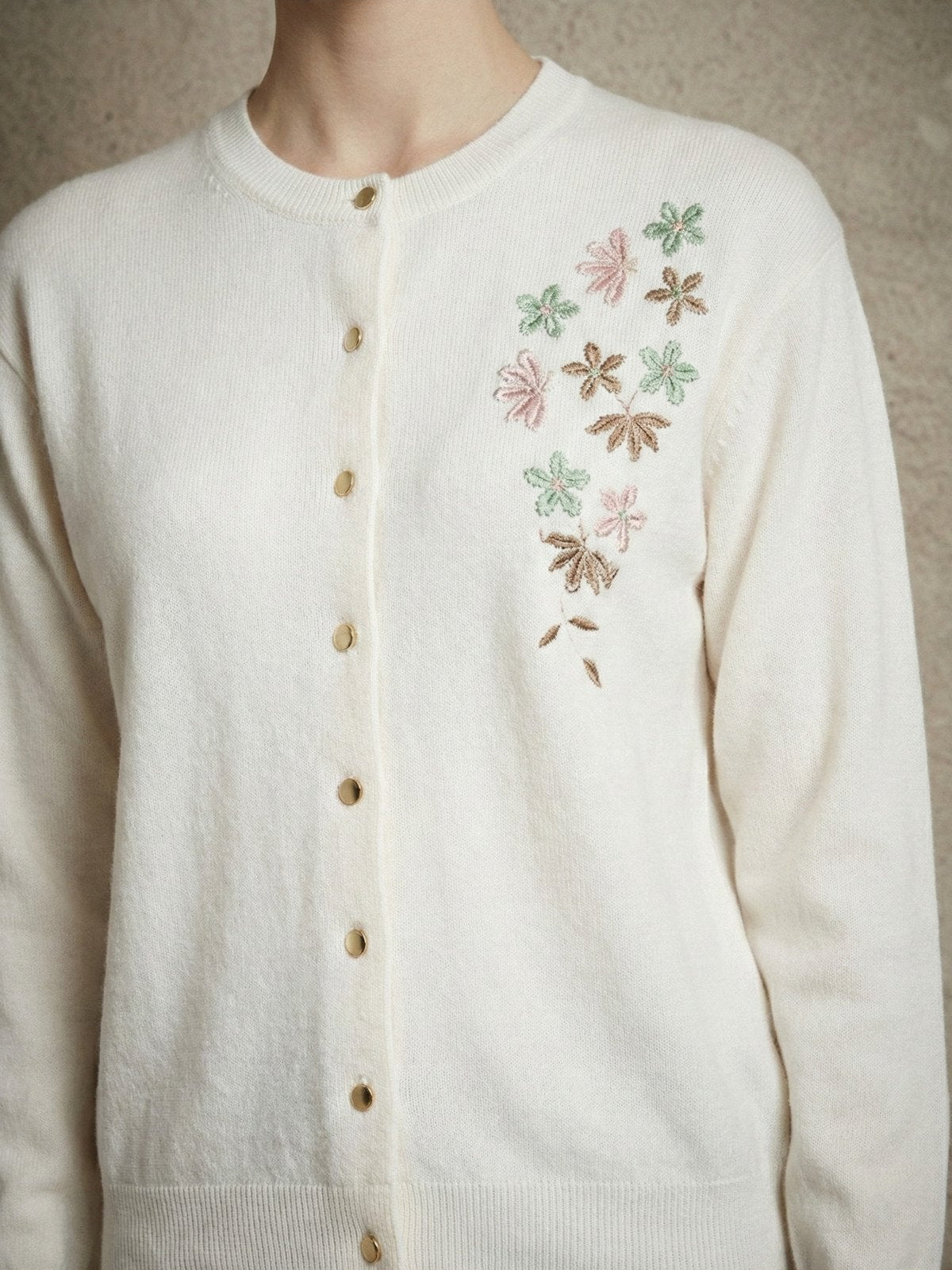 Kadın Çiçekli Boncuk İşlemeli Düğmeli Triko Hırka | QUEENDA