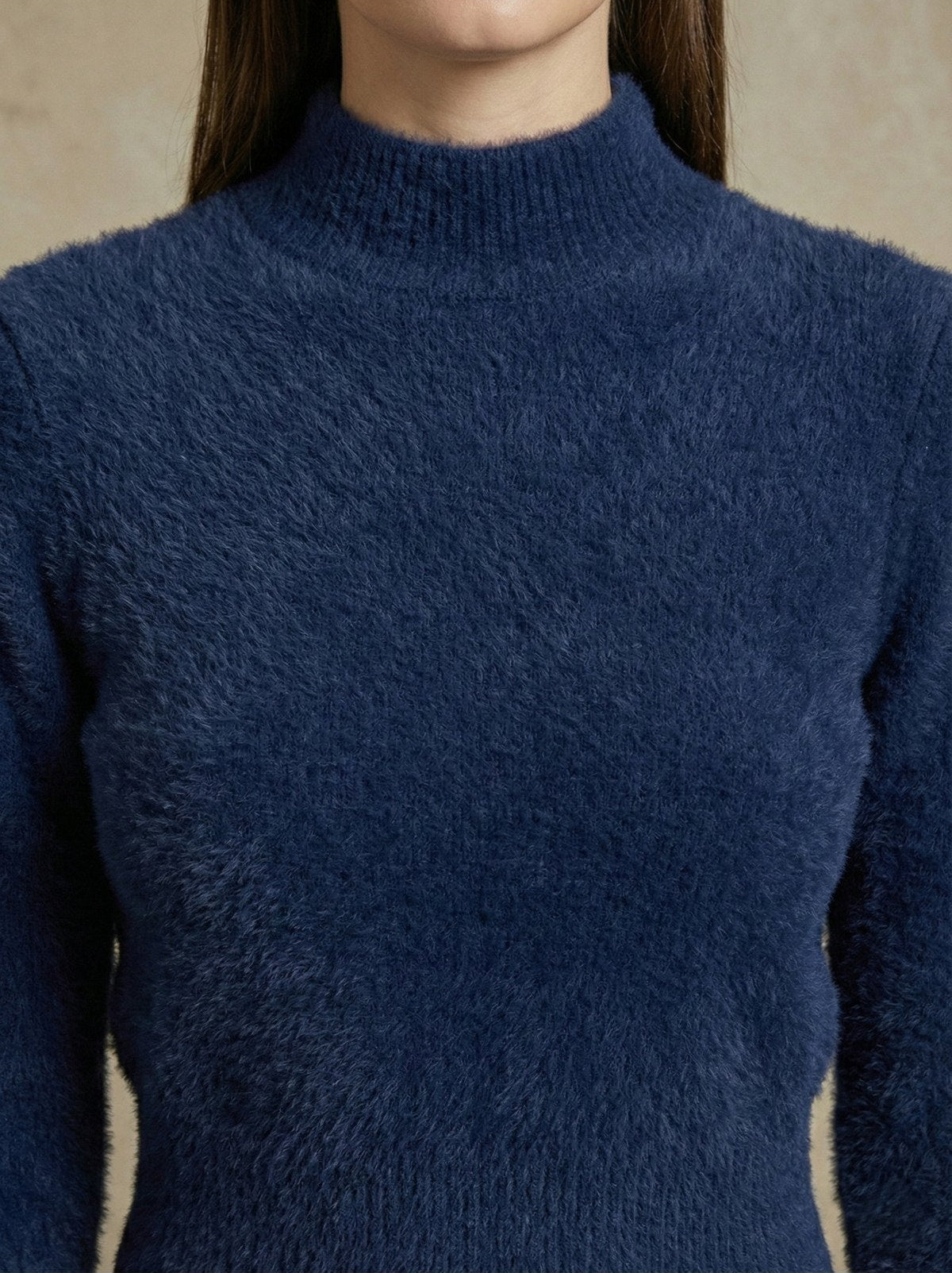 Kadın Yarım Balıkçı Uzun Kollu Parmak Geçmeli Crop Yumuşak Triko Kazak | QUEENDA