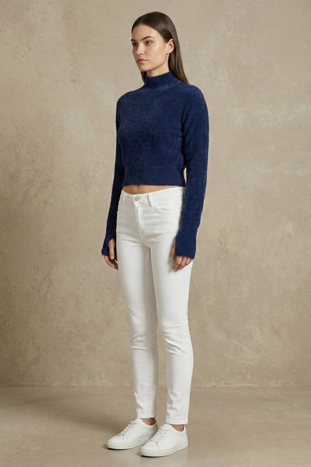 Kadın Yarım Balıkçı Uzun Kollu Parmak Geçmeli Crop Yumuşak Triko Kazak | QUEENDA