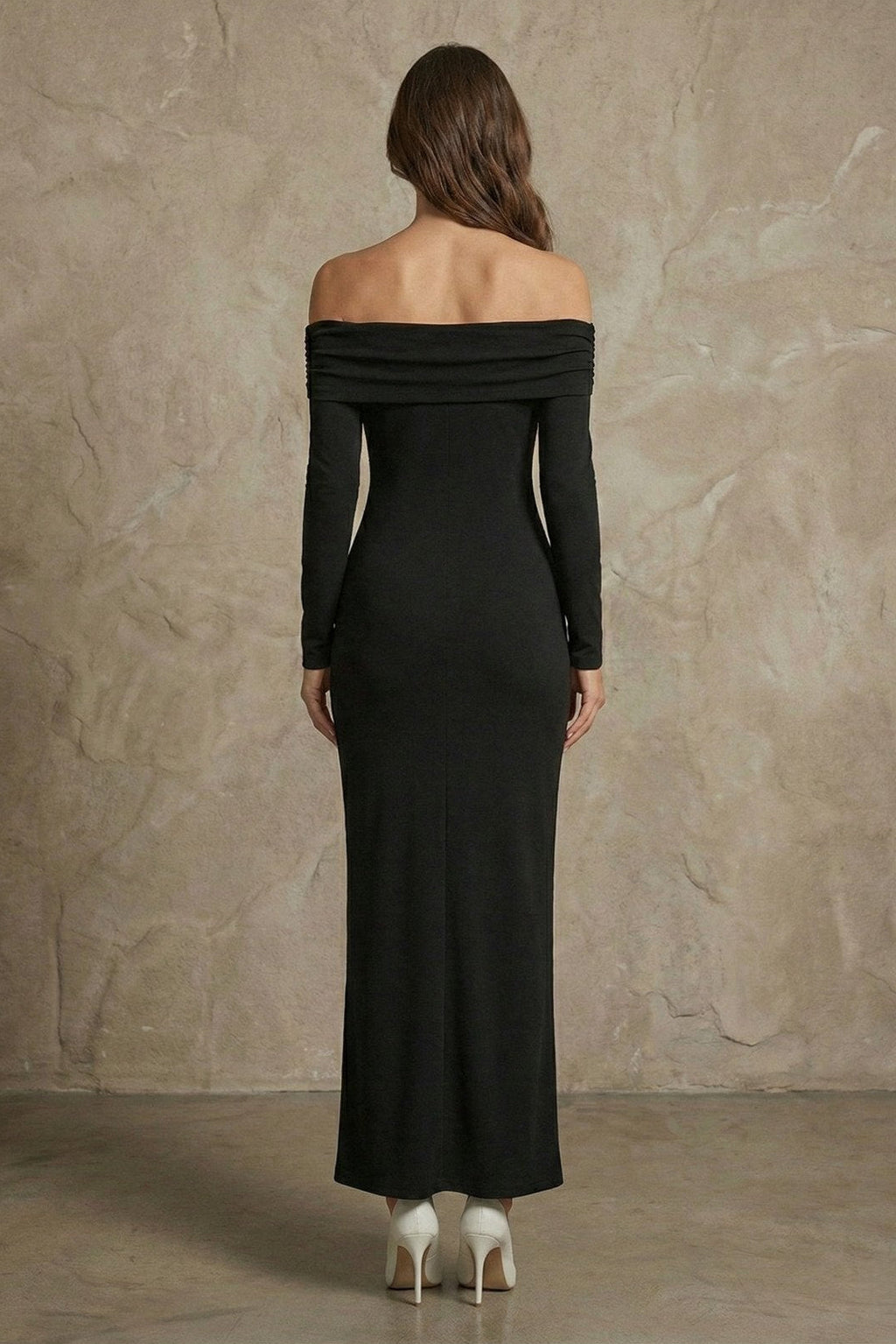 Kadın Düşük Omuzlu Toka Detaylı Vücuda Oturan Uzun Elbise | QUEENDA