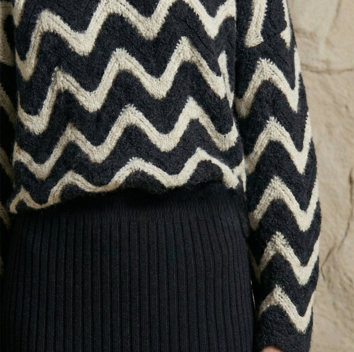 Dalgalı Desenli Triko Kazak ve Fitilli Askılı Midi Elbise İkili Takım | QUEENDA