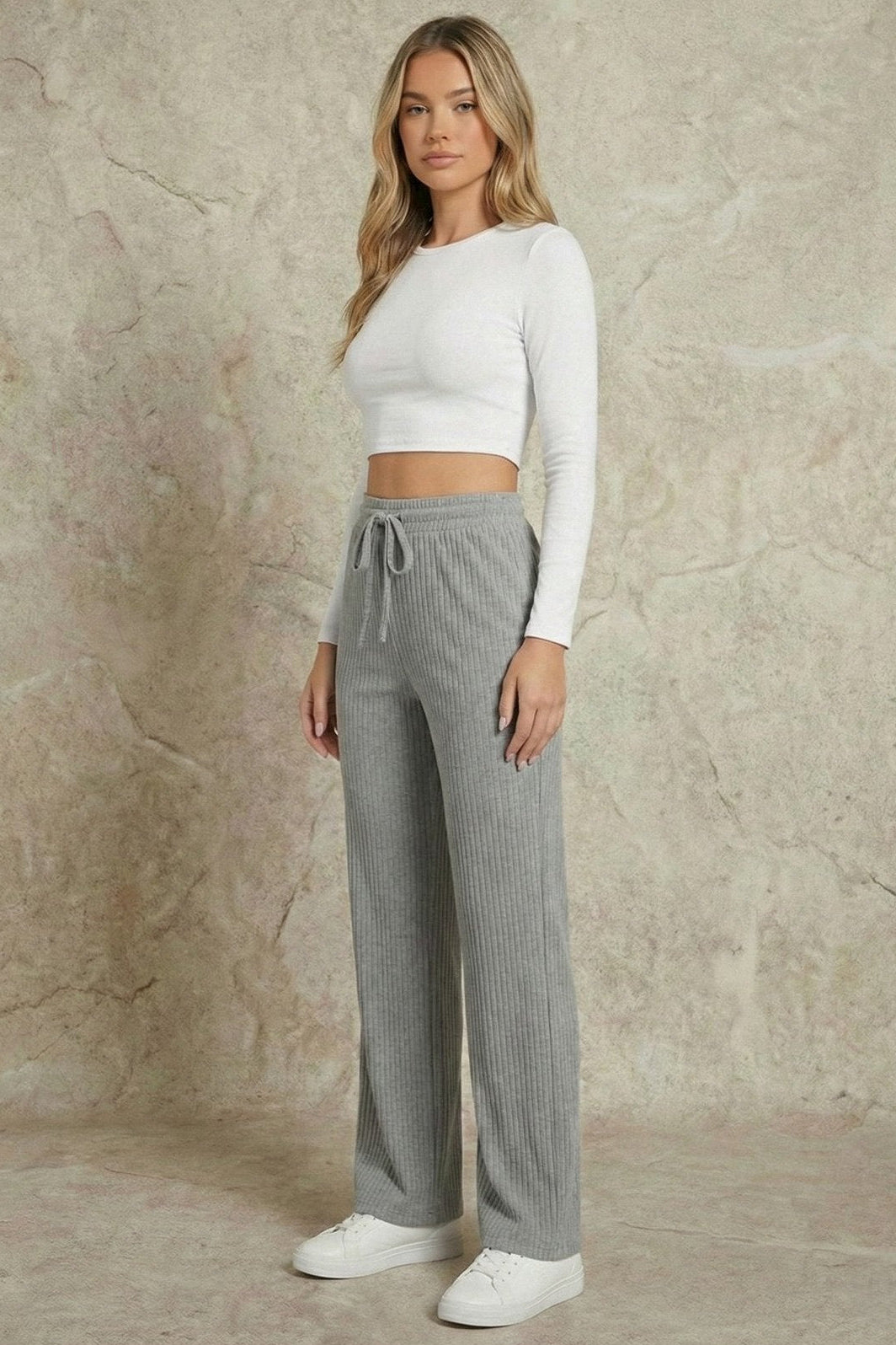 Kadın Yüksek Belli Kaşkorse kumaşlı Geniş Paça Pantolon | QUEENDA