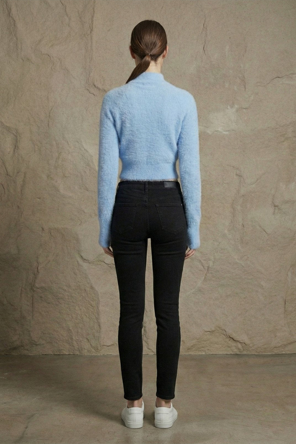 Kadın Yarım Balıkçı Uzun Kollu Parmak Geçmeli Crop Yumuşak Triko Kazak | QUEENDA