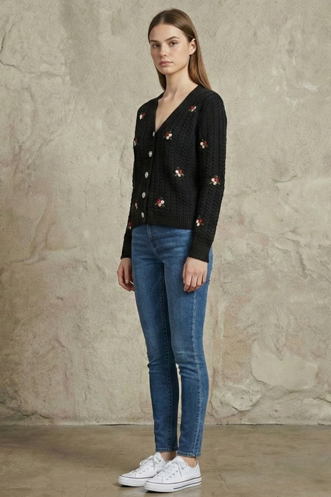 Kadın Çiçek Nakışlı V Yaka Düğmeli Triko Hırka | QUEENDA