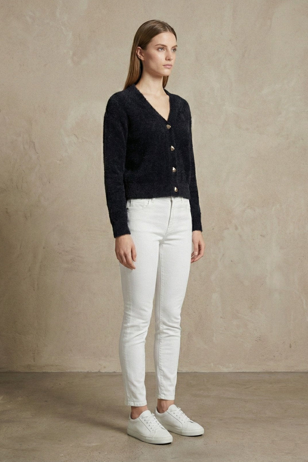 Kadın V Yaka Yumuşak Tüylü Düğmeli Triko Hırka | QUEENDA