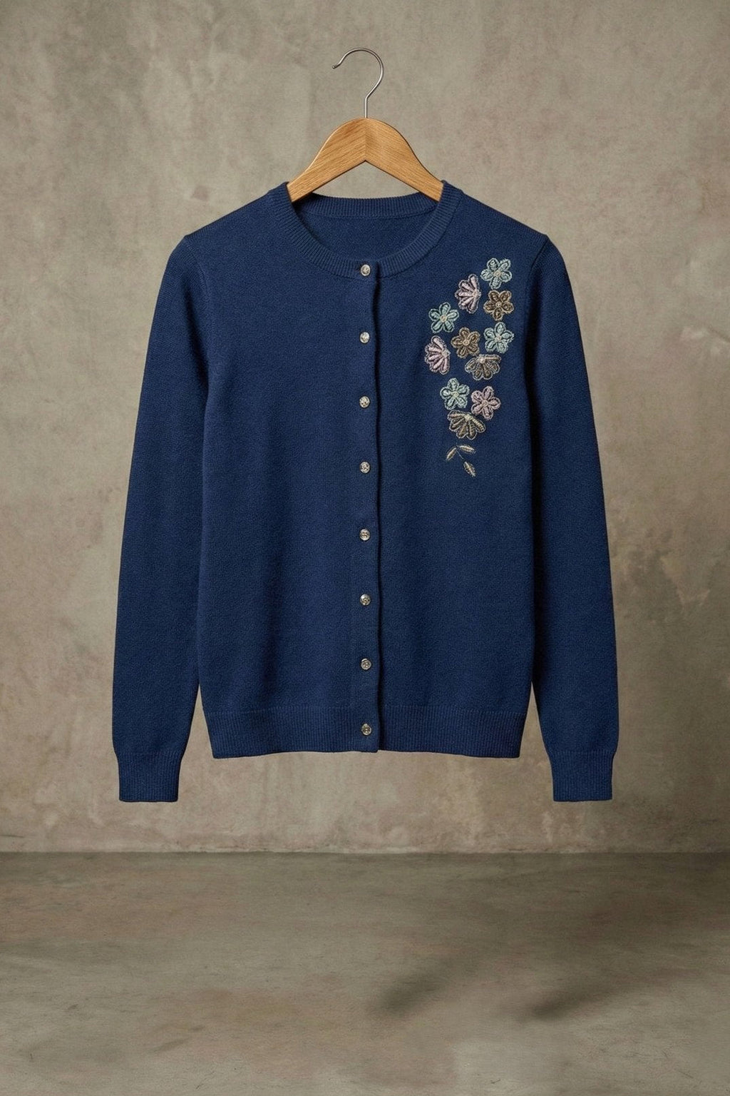 Kadın Çiçekli Boncuk İşlemeli Düğmeli Triko Hırka | QUEENDA