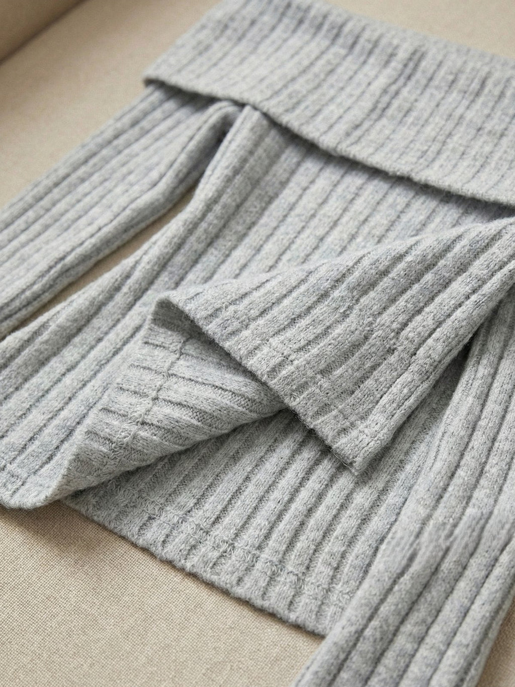 Kadın Straplez Yaka Bağcıklı Asimetrik Rib Triko Bluz | QUEENDA