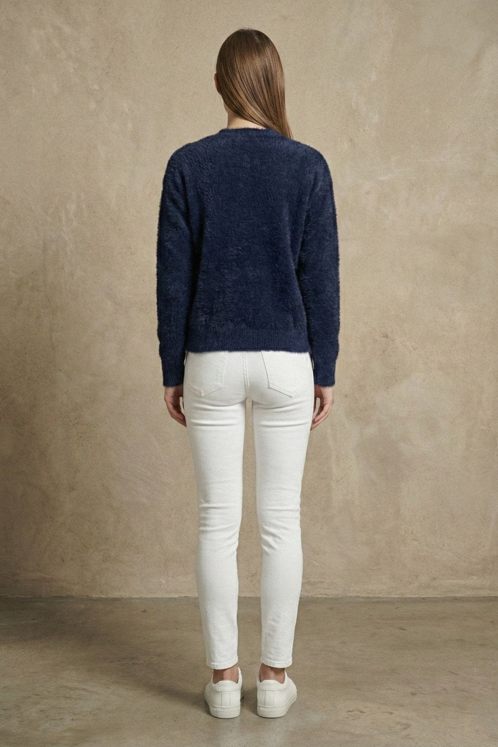 Kadın V Yaka Yumuşak Tüylü Düğmeli Triko Hırka | QUEENDA