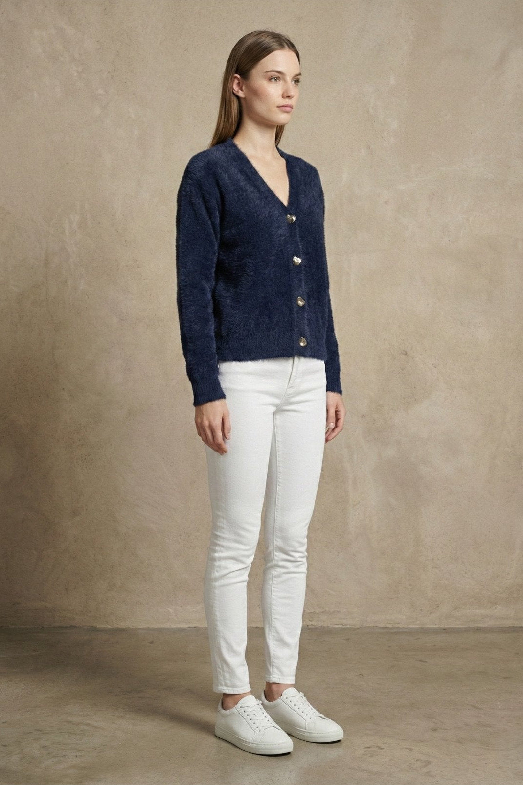 Kadın V Yaka Yumuşak Tüylü Düğmeli Triko Hırka | QUEENDA