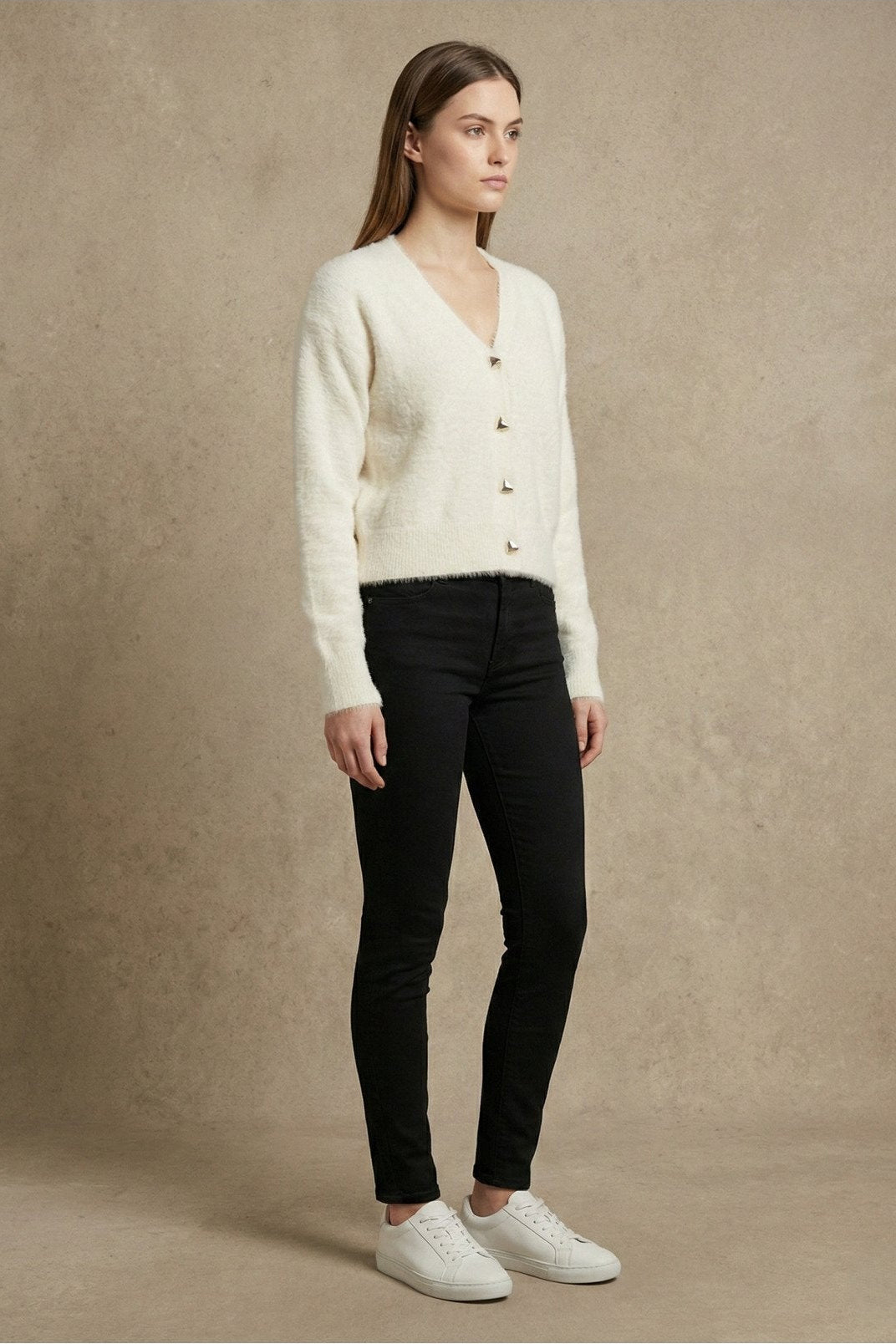 Kadın V Yaka Yumuşak Tüylü Düğmeli Triko Hırka | QUEENDA