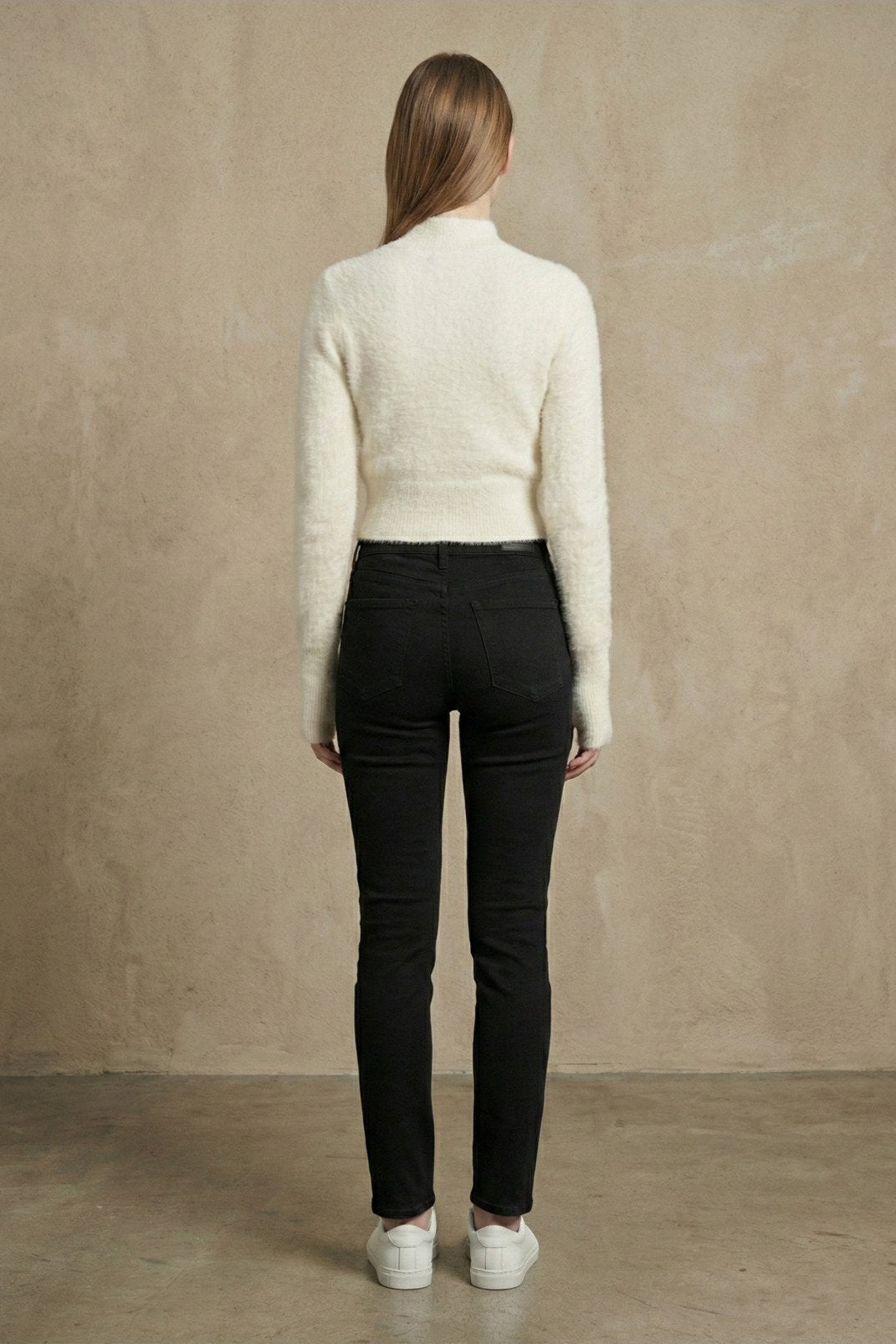 Kadın Yarım Balıkçı Uzun Kollu Parmak Geçmeli Crop Yumuşak Triko Kazak | QUEENDA