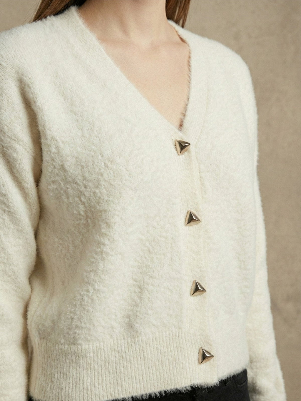 Kadın V Yaka Yumuşak Tüylü Düğmeli Triko Hırka | QUEENDA