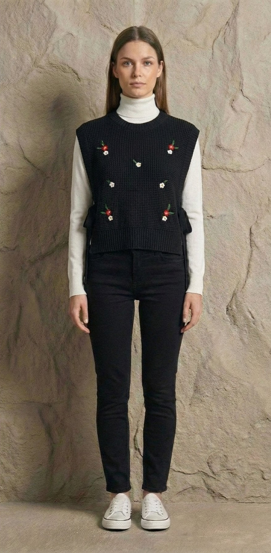 Çiçek Nakışlı Yanları Bağcıklı Bisiklet Yaka Triko Süveter | QUEENDA