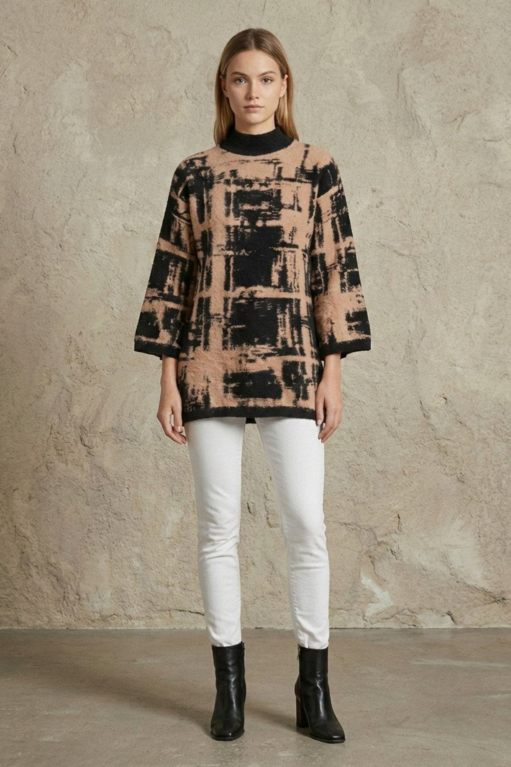 Kadın Abstract Desenli Yarım Balıkçı 3/4 Truvakar Kol Tunik Triko Kazak – Siyah Camel | QUEENDA