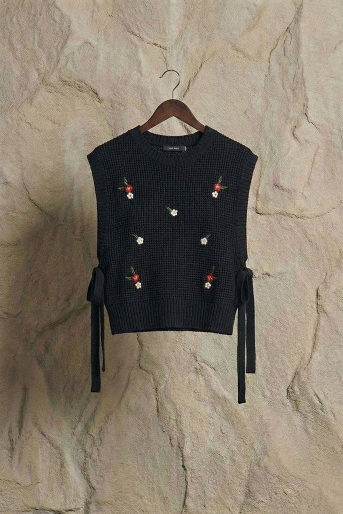 Çiçek Nakışlı Yanları Bağcıklı Bisiklet Yaka Triko Süveter | QUEENDA