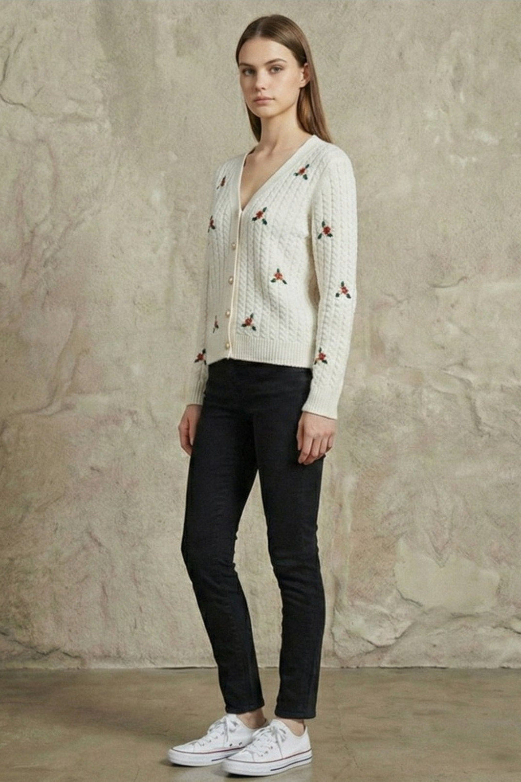 Kadın Çiçek Nakışlı V Yaka Düğmeli Triko Hırka | QUEENDA