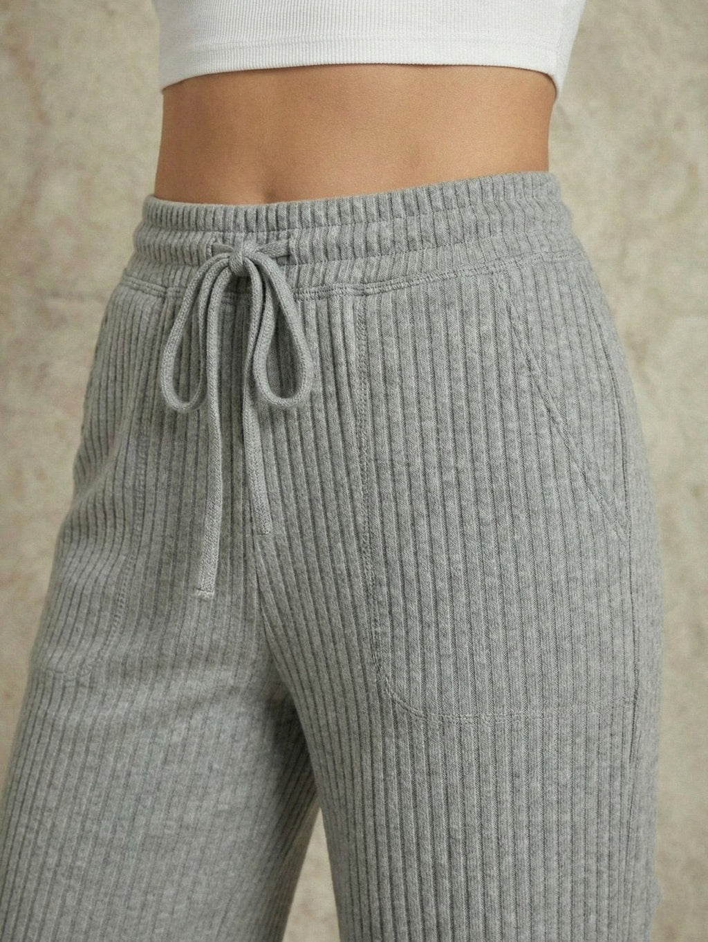 Kadın Yüksek Belli Kaşkorse kumaşlı Geniş Paça Pantolon | QUEENDA