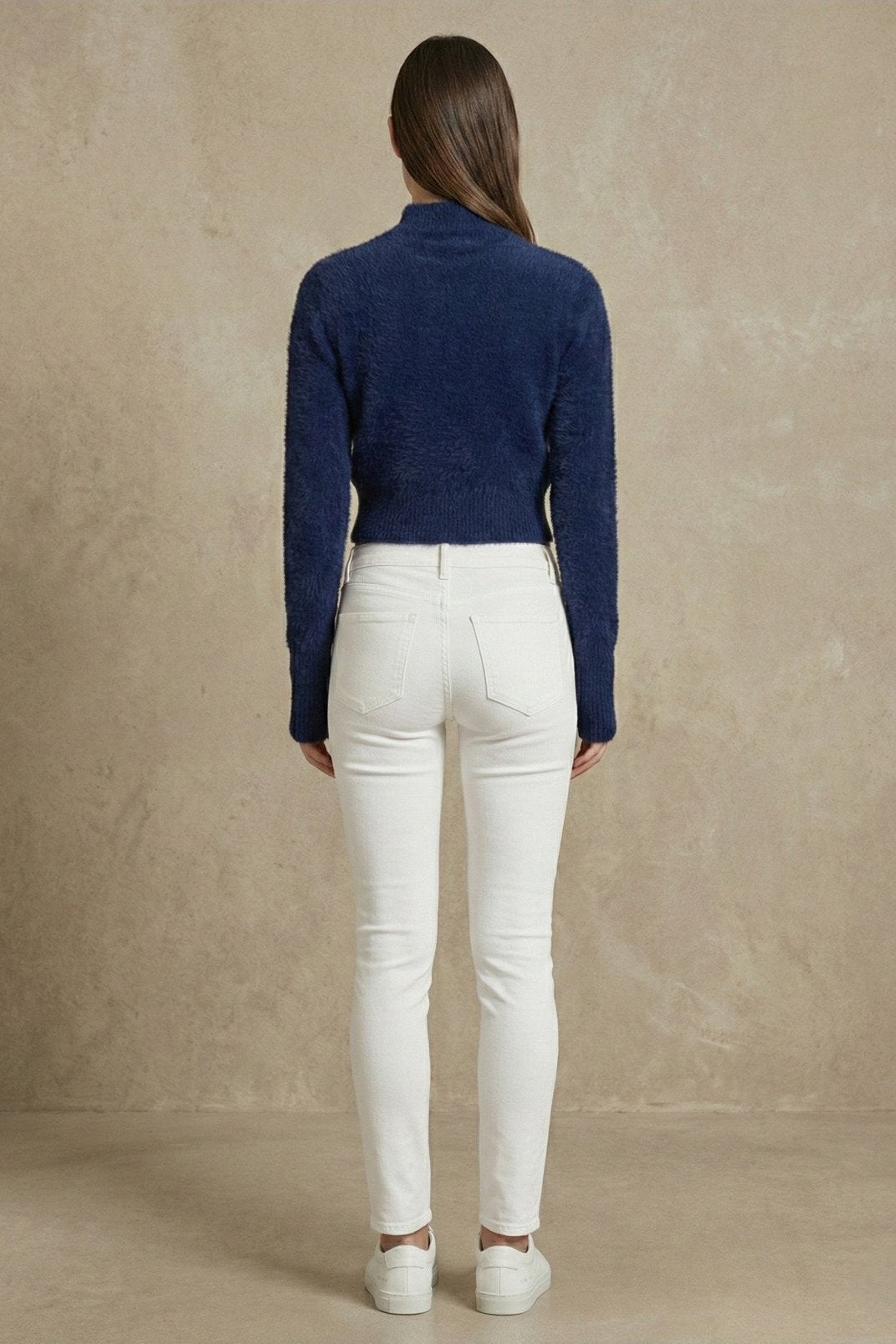 Kadın Yarım Balıkçı Uzun Kollu Parmak Geçmeli Crop Yumuşak Triko Kazak | QUEENDA