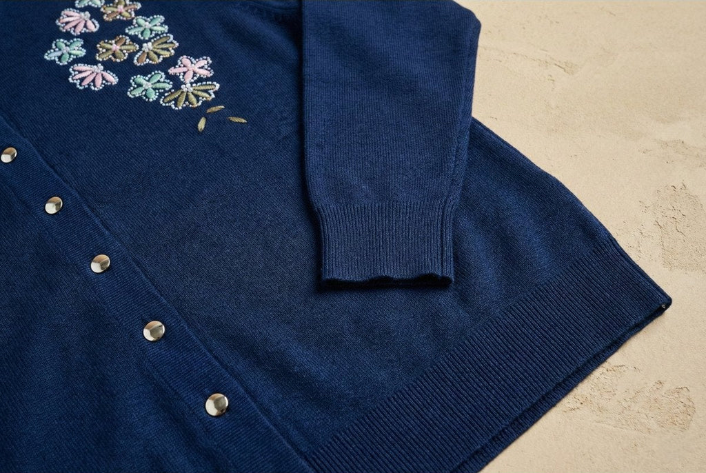 Kadın Çiçekli Boncuk İşlemeli Düğmeli Triko Hırka | QUEENDA