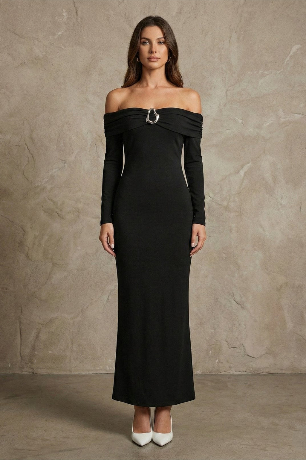 Kadın Düşük Omuzlu Toka Detaylı Vücuda Oturan Uzun Elbise | QUEENDA