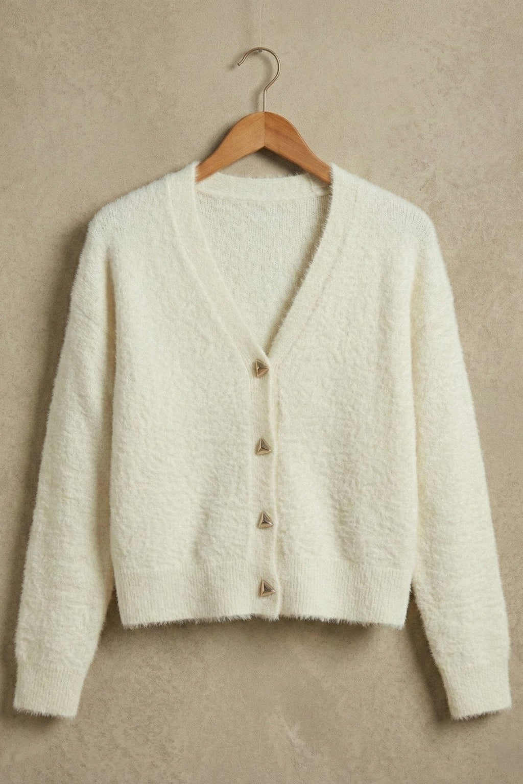 Kadın V Yaka Yumuşak Tüylü Düğmeli Triko Hırka | QUEENDA