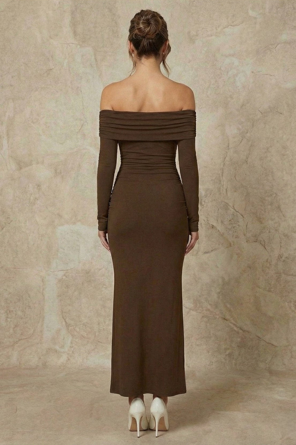 Kadın Düşük Omuzlu Toka Detaylı Vücuda Oturan Uzun Elbise | QUEENDA