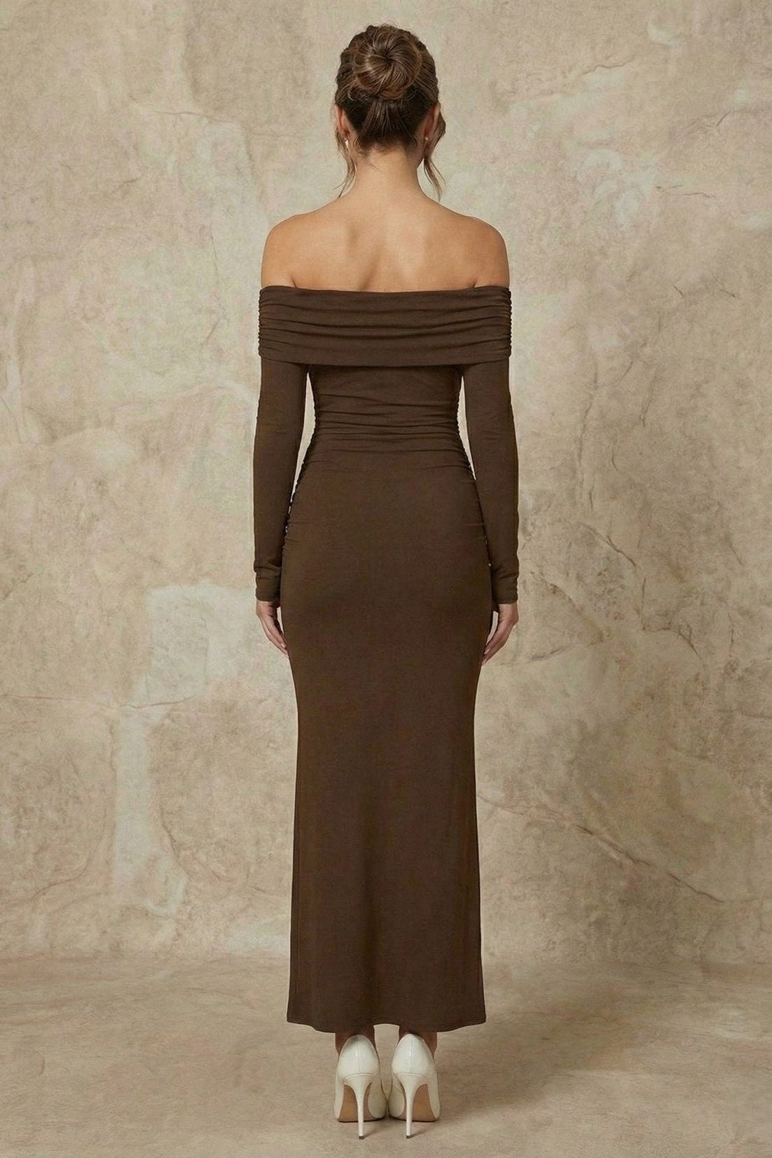 Kadın Düşük Omuzlu Toka Detaylı Vücuda Oturan Uzun Elbise | QUEENDA