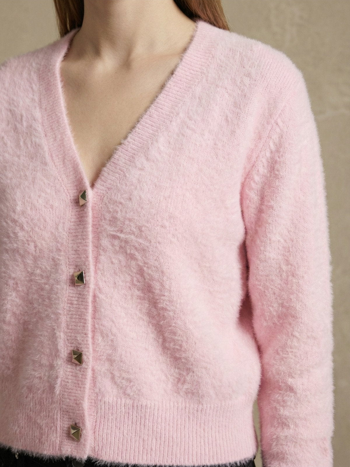 Kadın V Yaka Yumuşak Tüylü Düğmeli Triko Hırka | QUEENDA