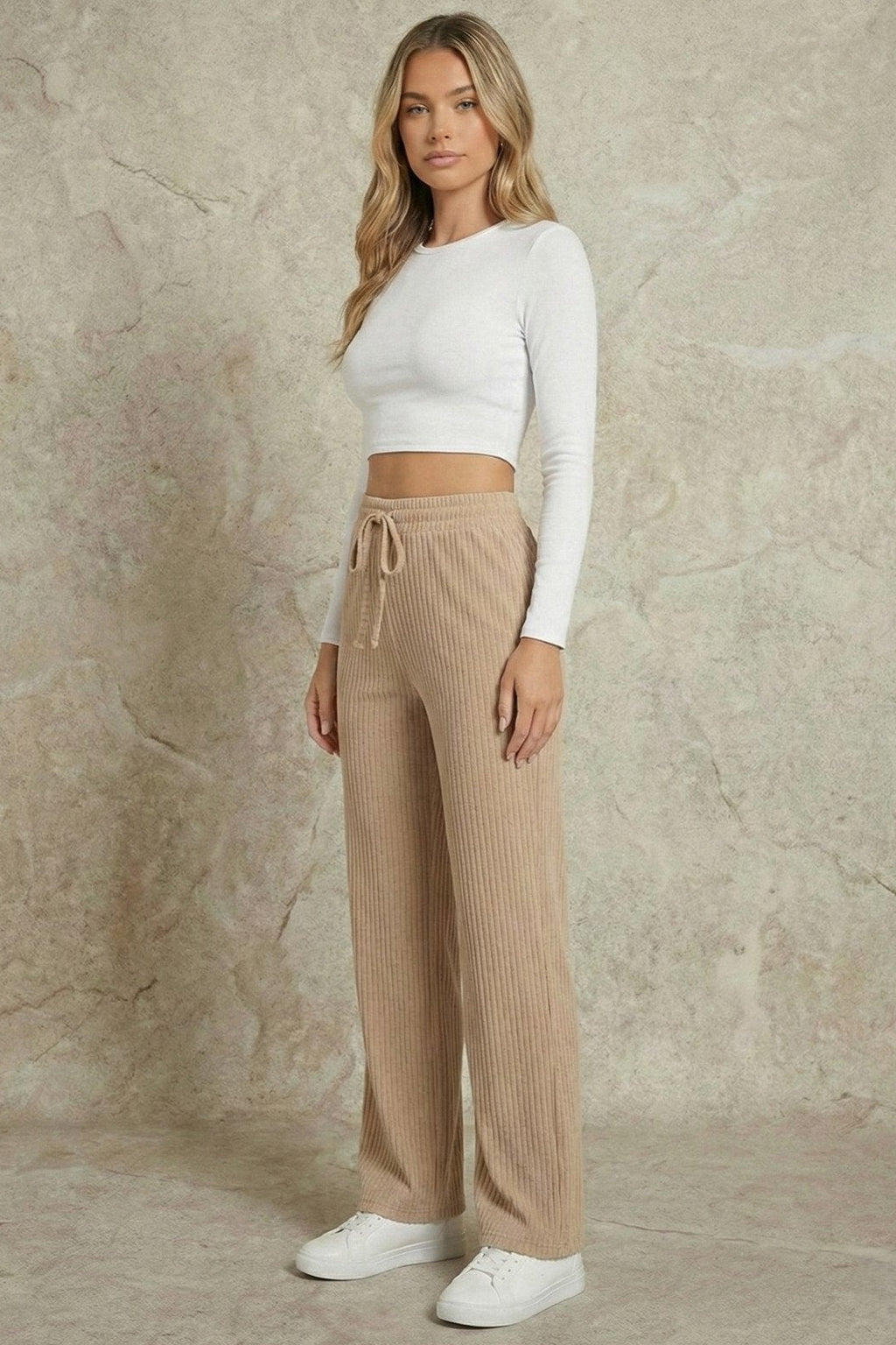 Kadın Yüksek Belli Kaşkorse kumaşlı Geniş Paça Pantolon | QUEENDA