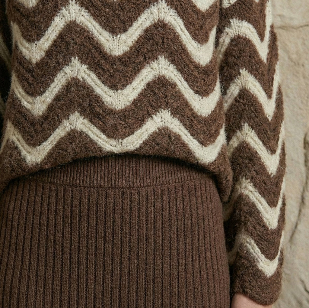 Dalgalı Desenli Triko Kazak ve Fitilli Askılı Midi Elbise İkili Takım | QUEENDA