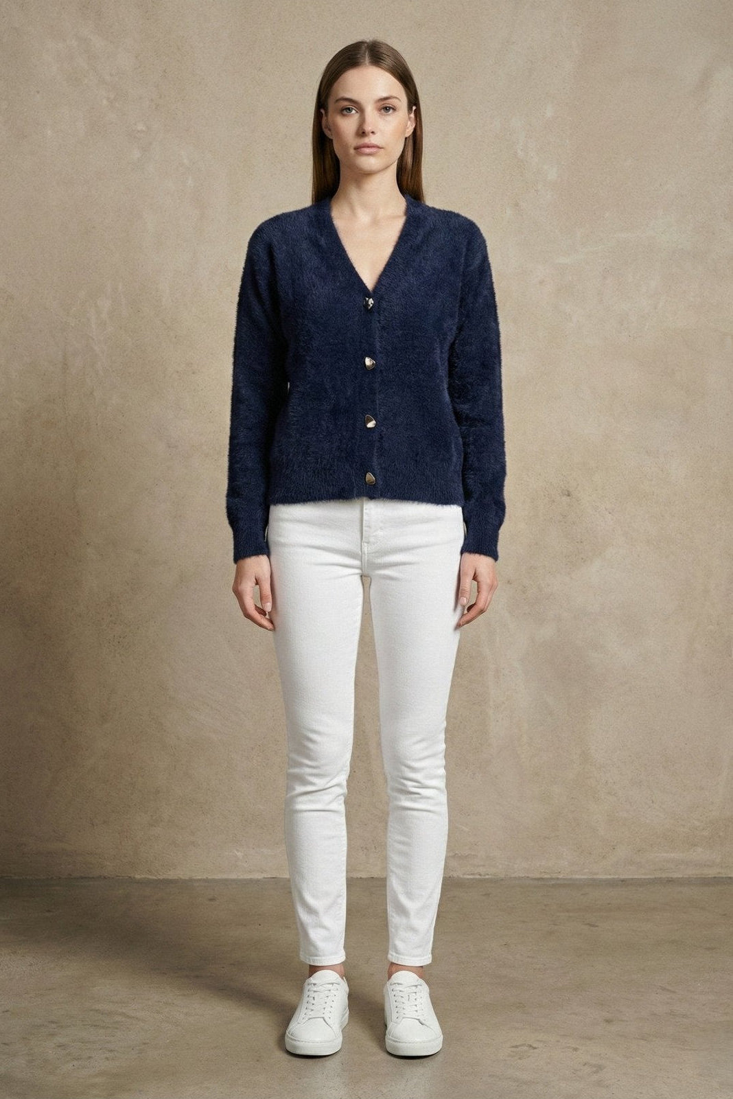 Kadın V Yaka Yumuşak Tüylü Düğmeli Triko Hırka | QUEENDA