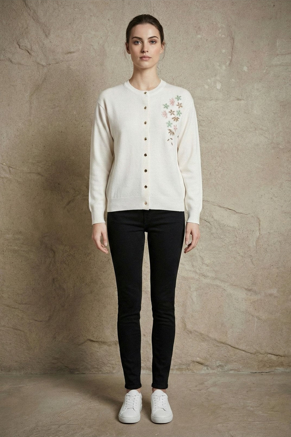 Kadın Çiçekli Boncuk İşlemeli Düğmeli Triko Hırka | QUEENDA