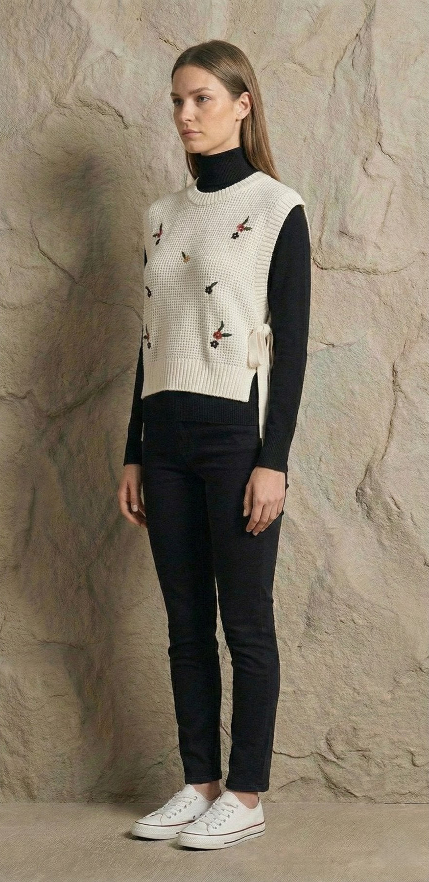 Çiçek Nakışlı Yanları Bağcıklı Bisiklet Yaka Triko Süveter | QUEENDA